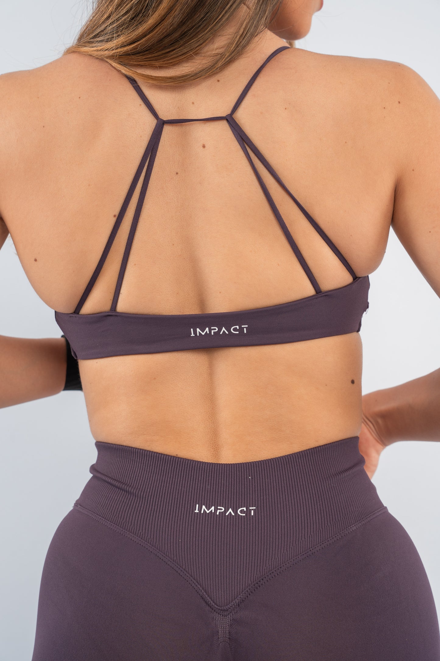 MOTION twist front sports bra